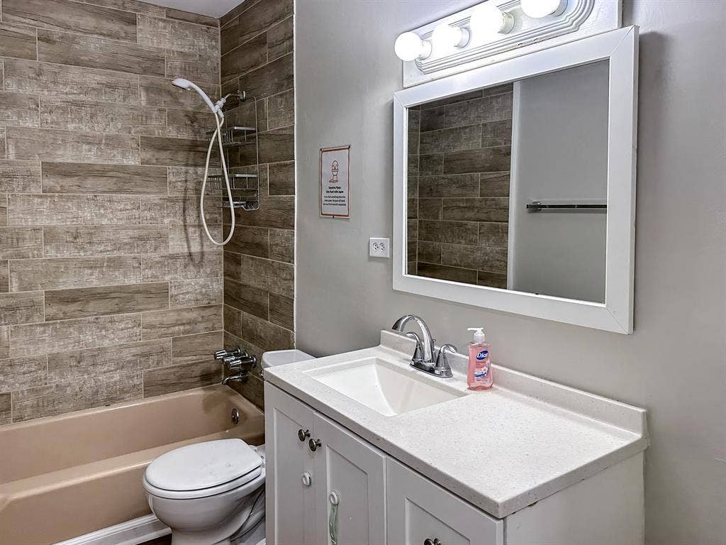 4 BR in Forest Park