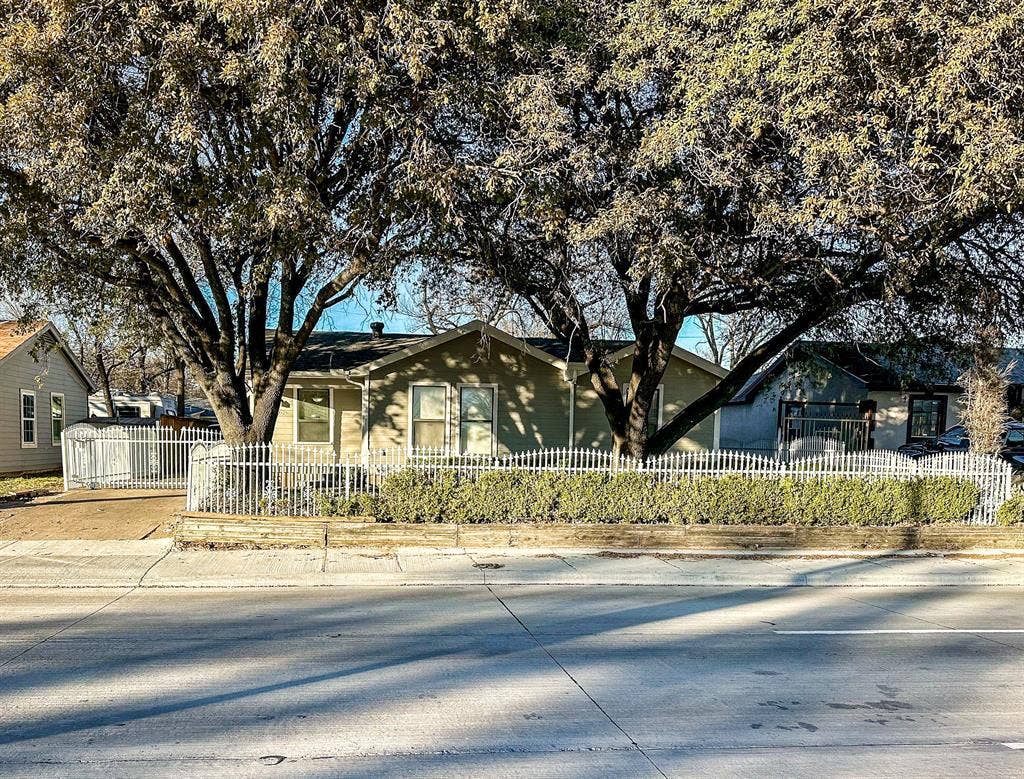 8 BR in Dallas