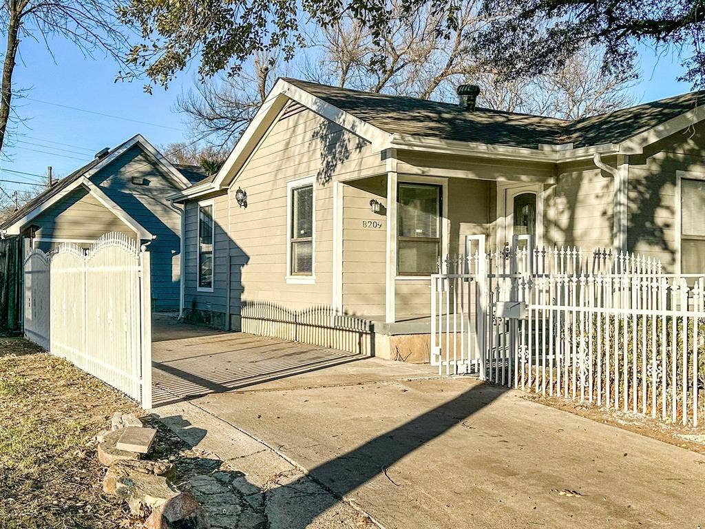 8 BR in Dallas