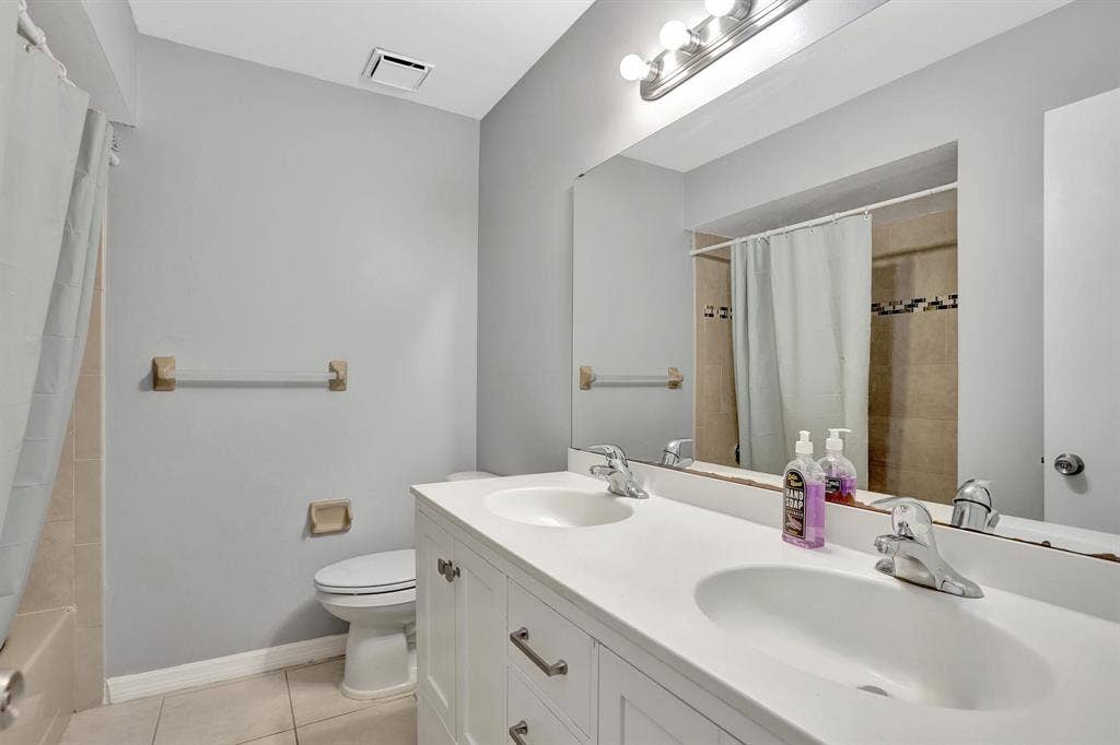 5 BR in Cocoa