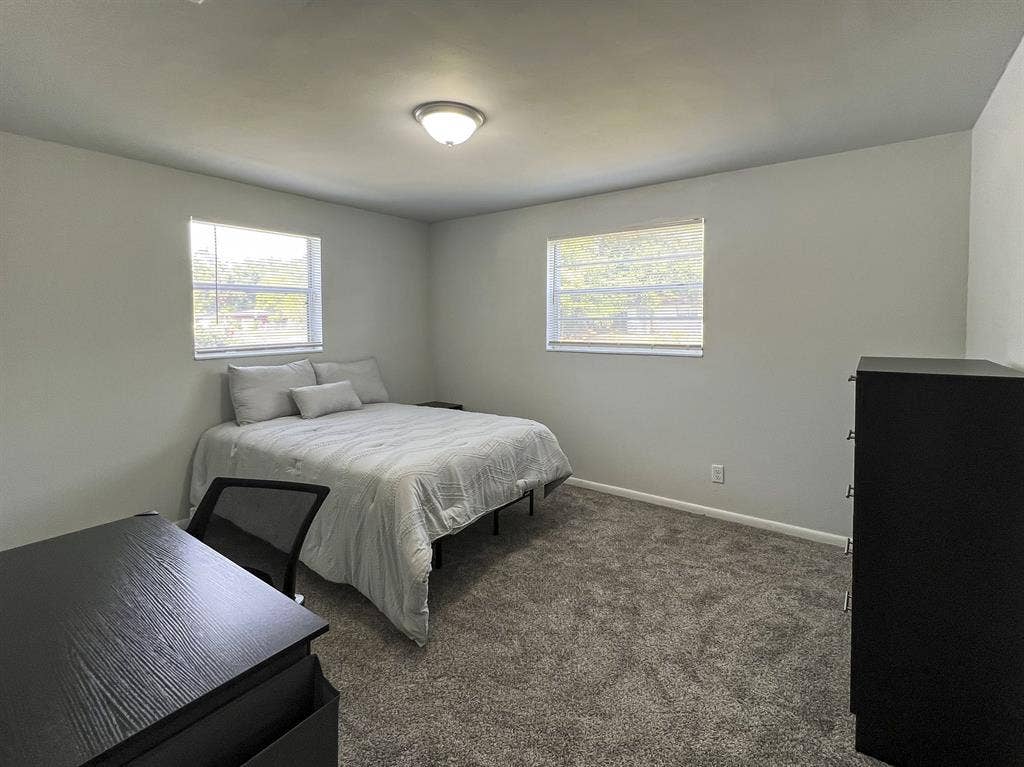 6 BR in Jacksonville