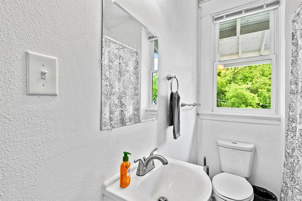 6 BR in Richmond