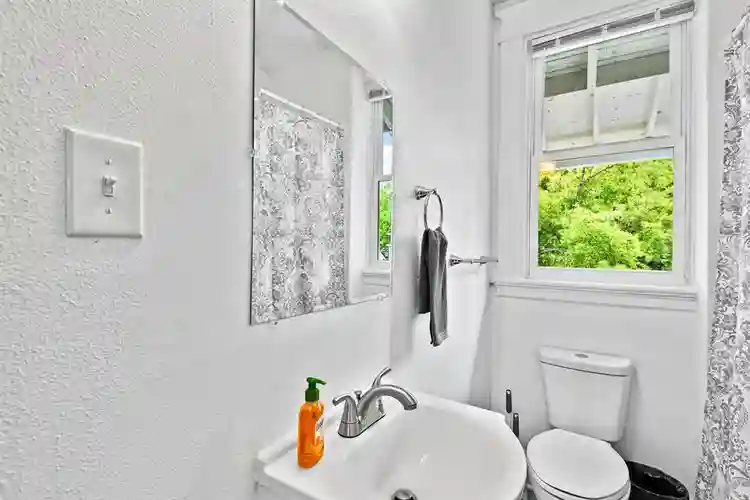 6 BR in Richmond