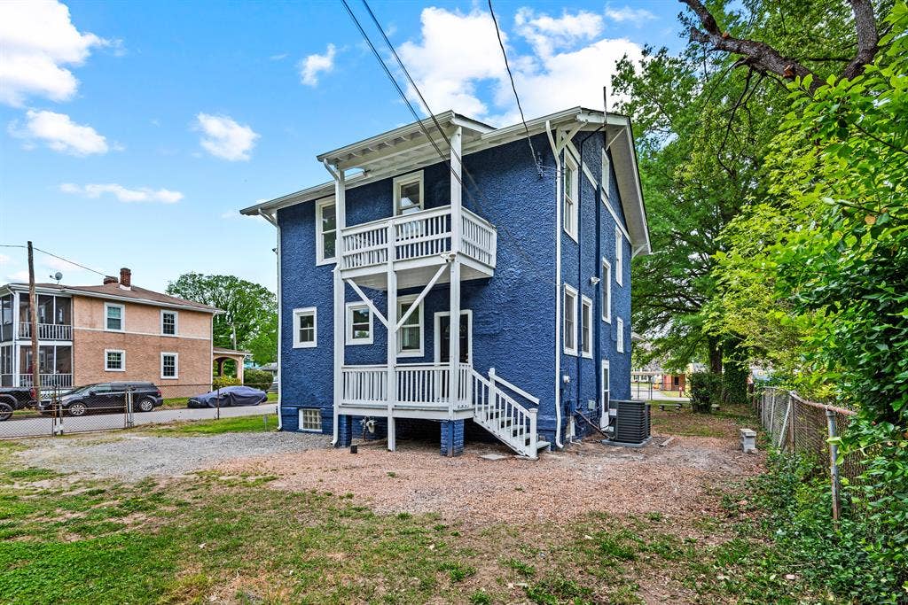 6 BR in Richmond