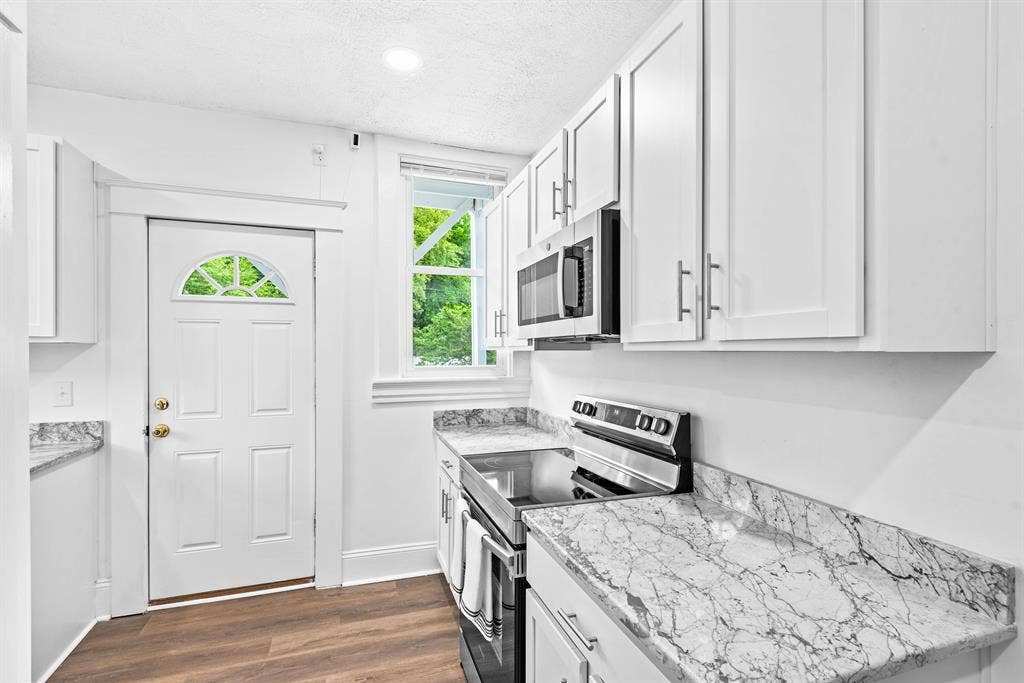 6 BR in Richmond