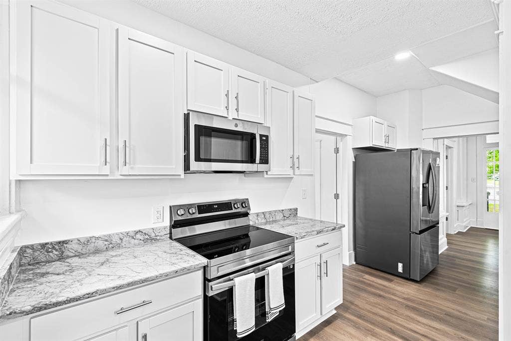 6 BR in Richmond