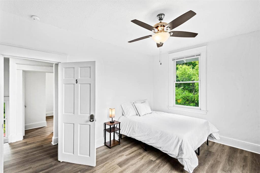 6 BR in Richmond