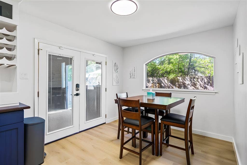 5 BR in Austin