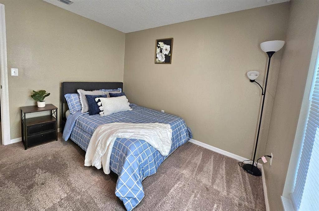 7 BR in Deltona