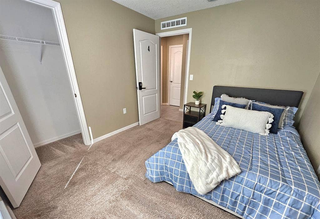 7 BR in Deltona