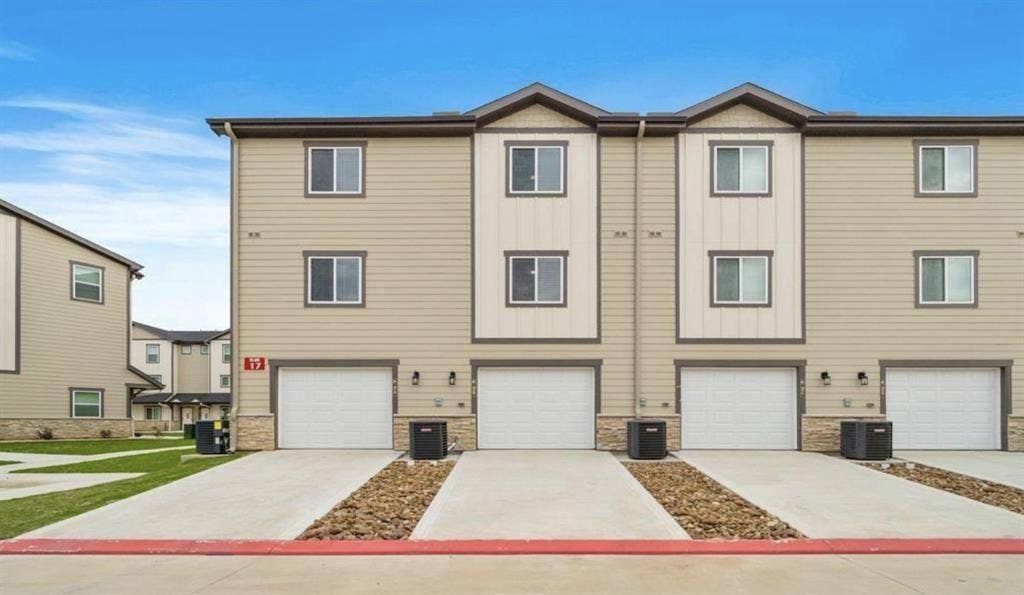 3 BR in Cypress