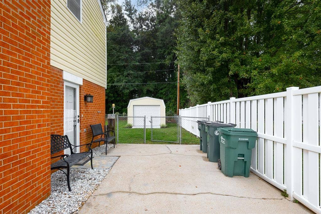 8 BR in Richmond