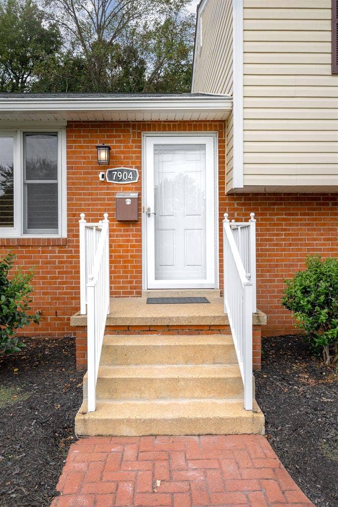 8 BR in Richmond