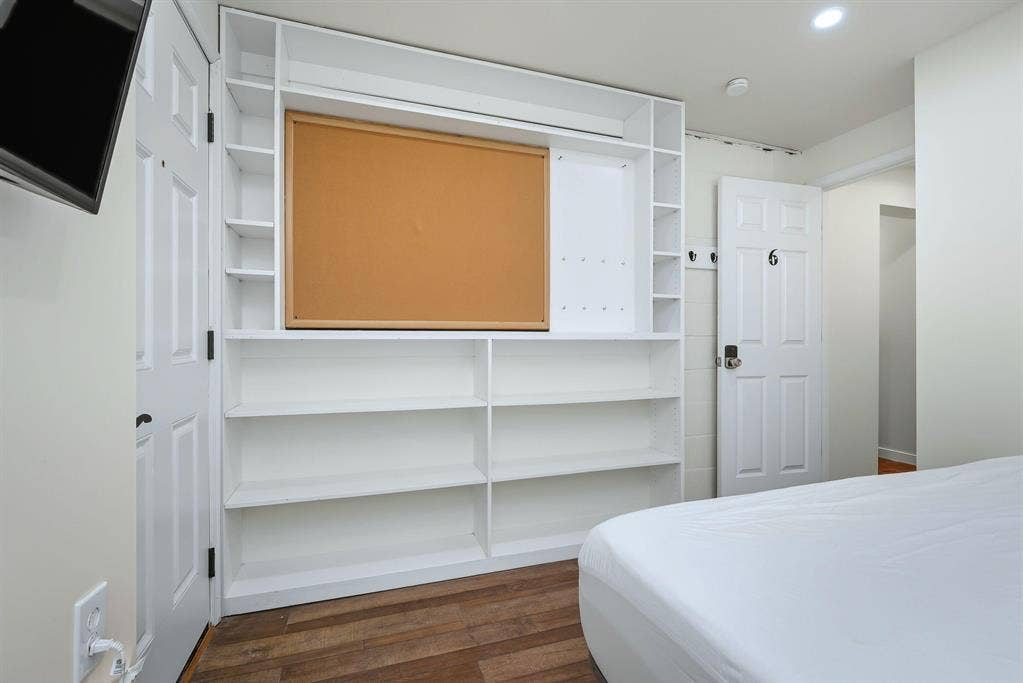 8 BR in Richmond