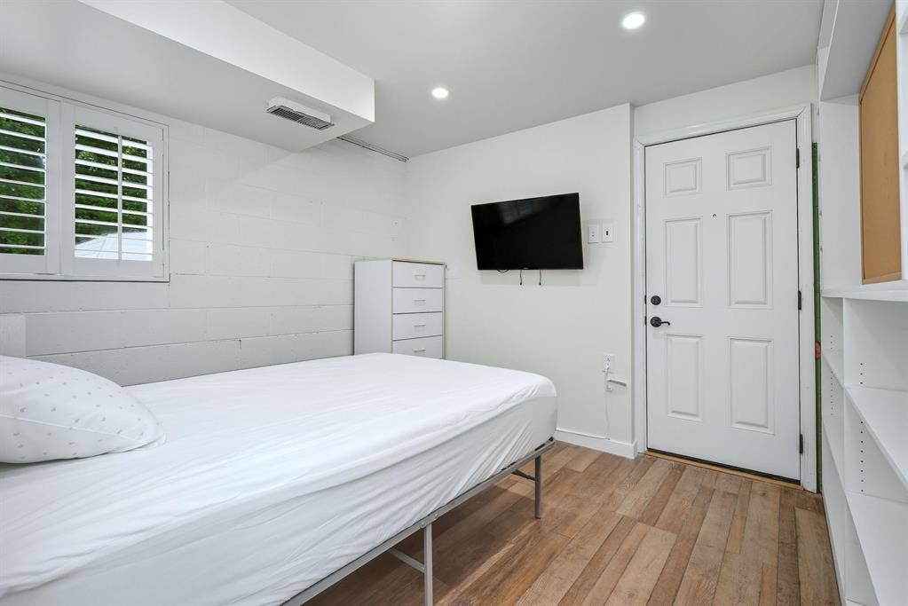 8 BR in Richmond