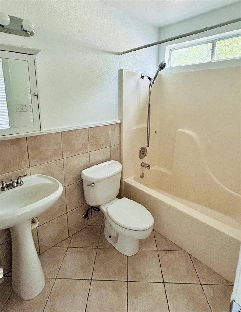4 BR in Austin