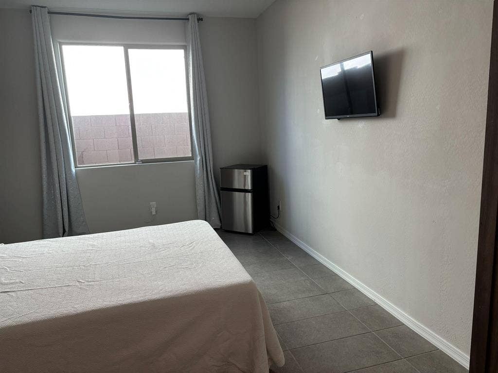 6 BR in Litchfield Park