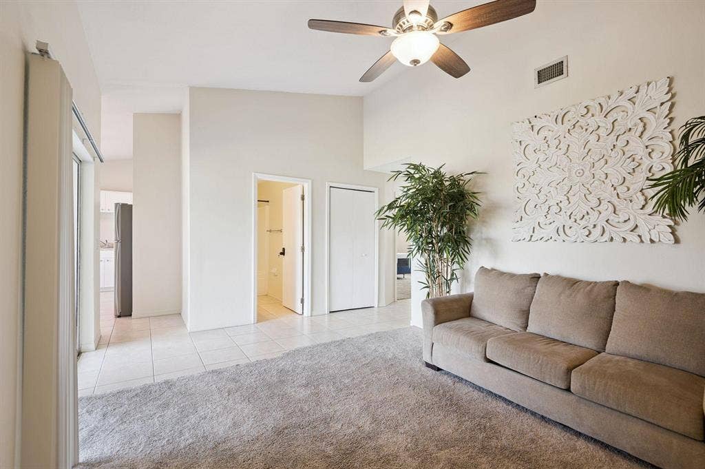 2 BR in Melbourne