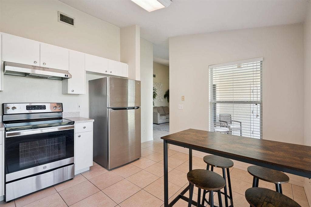 2 BR in Melbourne