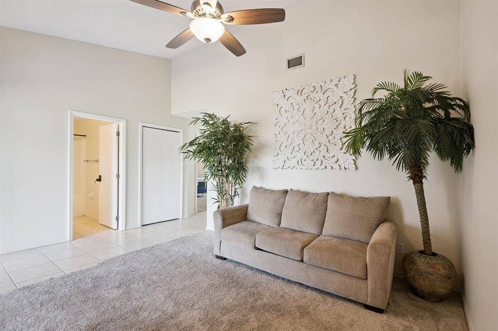 2 BR in Melbourne