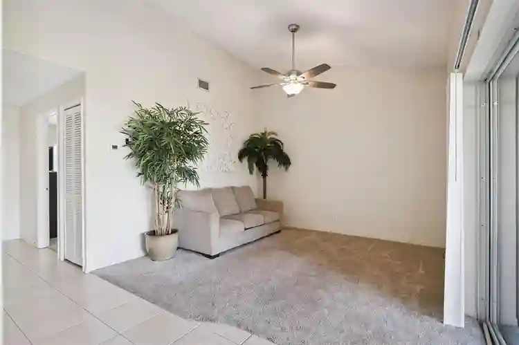 2 BR in Melbourne