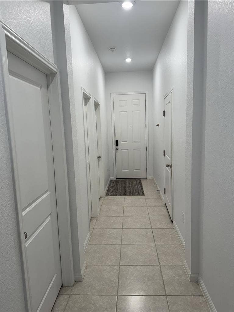 Private bedroom/shared bathroom