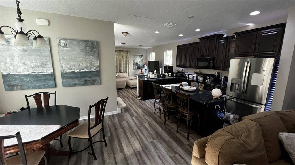 House with 2 roommates - Windermere