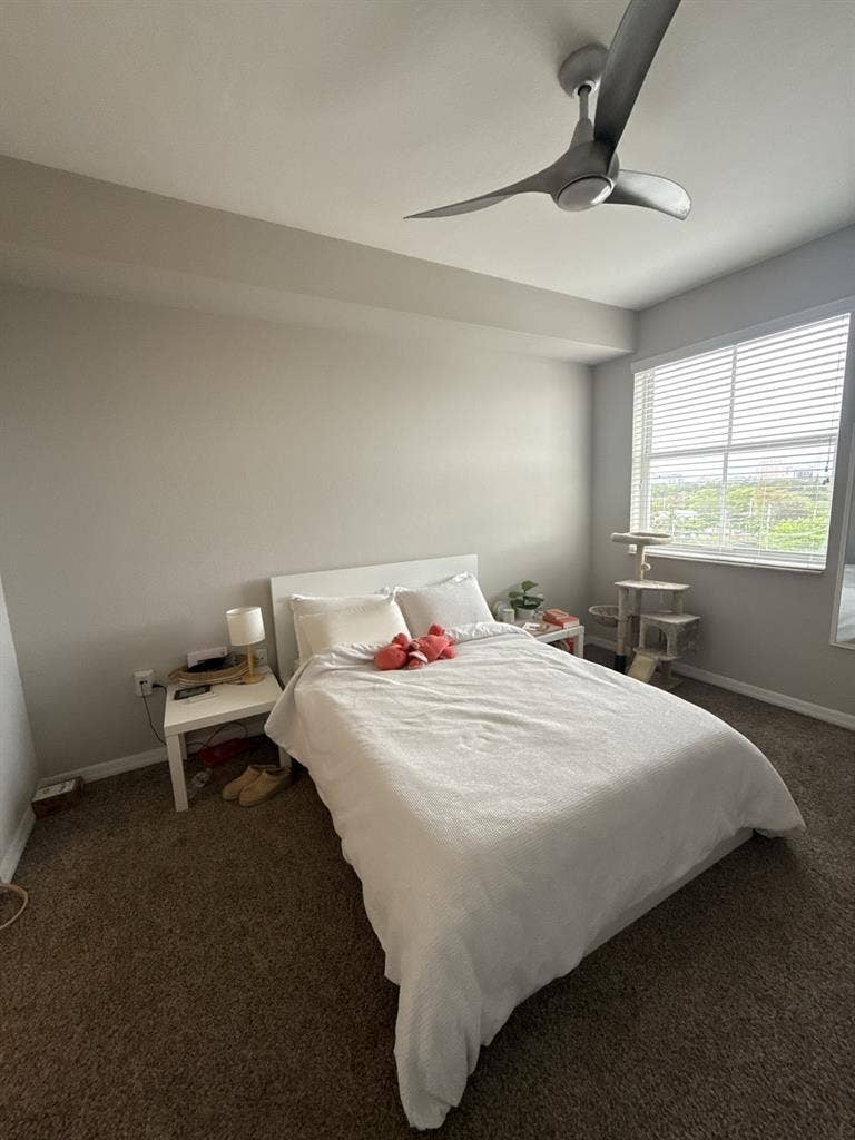 ROOM AVAILABLE IN CORAL GABLES