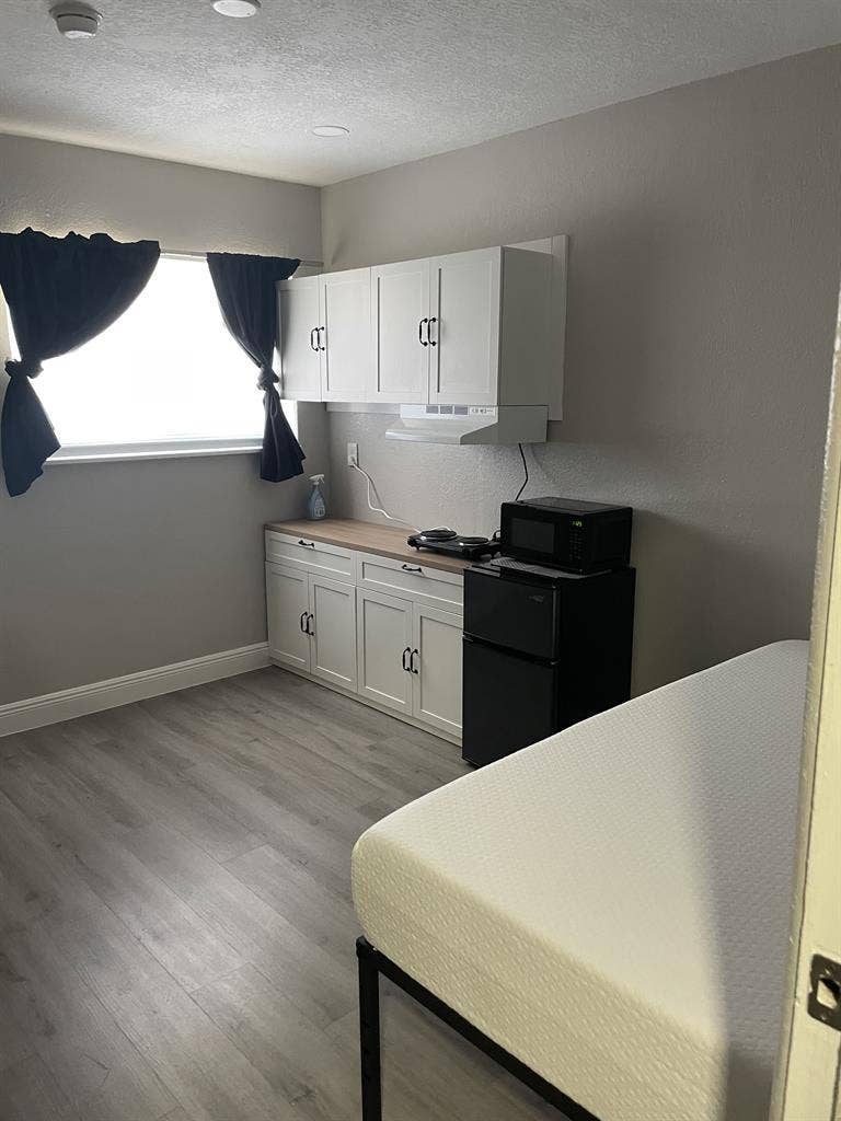 Furnished Efficiency Apartment