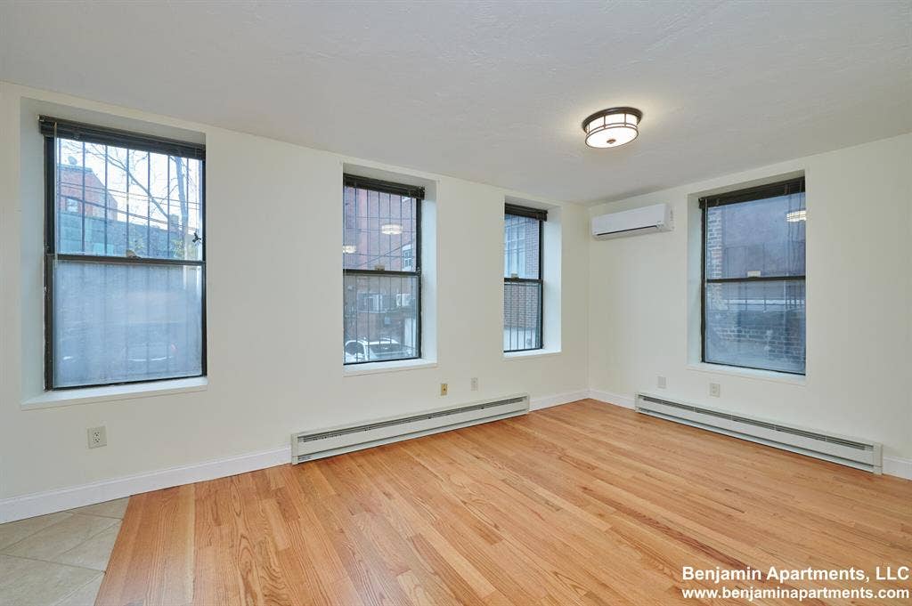 3-bed 3-bath Apartment