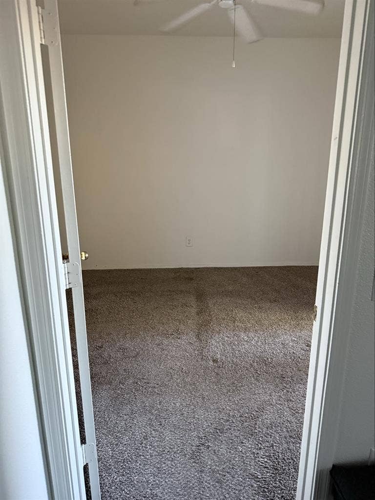 Master Bedroom in nice area/complex