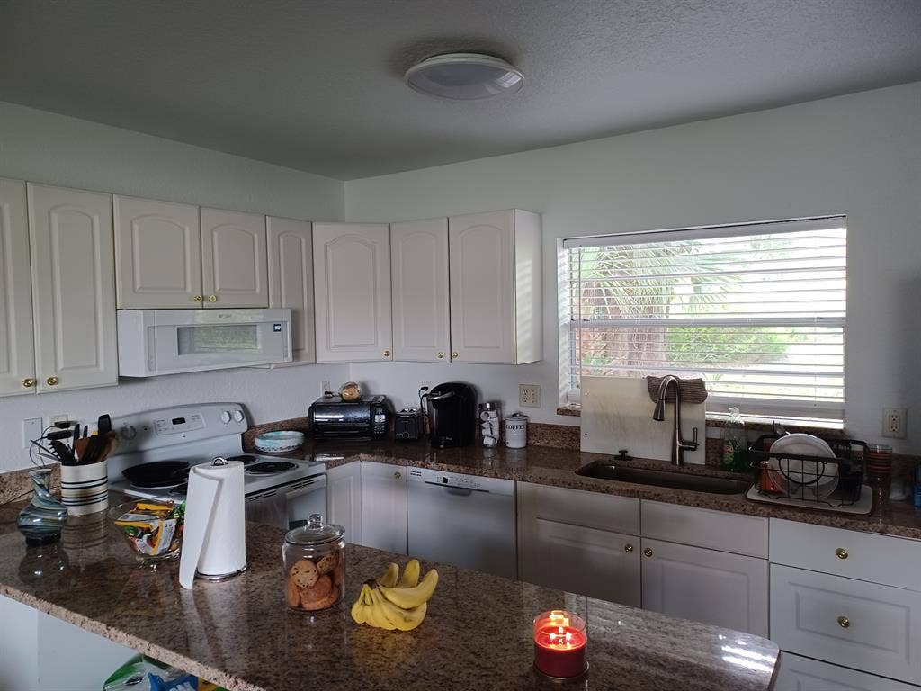 2bed/2 bath Lake House-$900