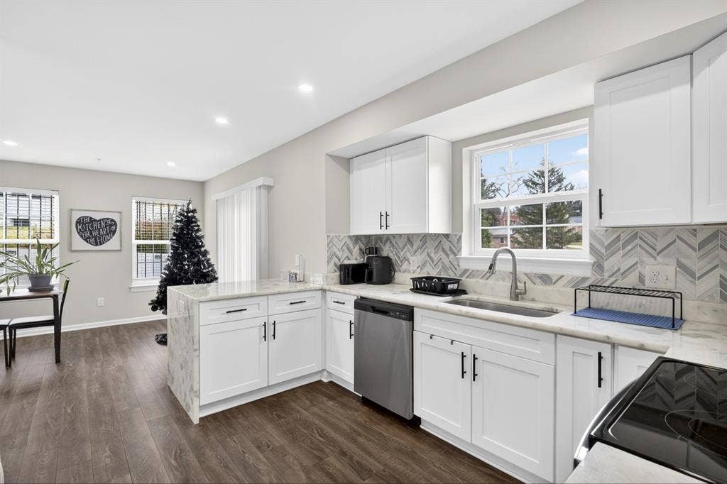 Lux & Modern Master Suite Near DC