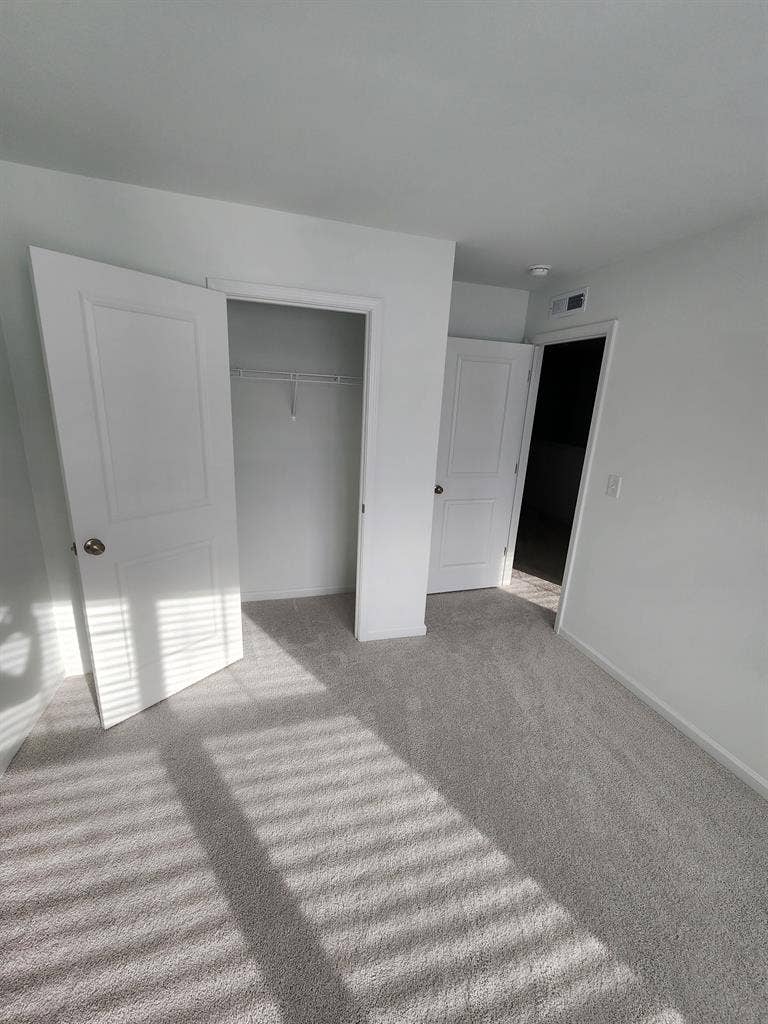 Private room in a New Townhome