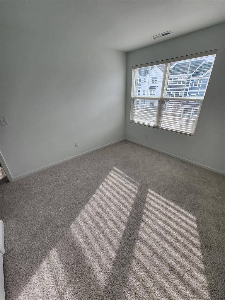 Private room in a New Townhome