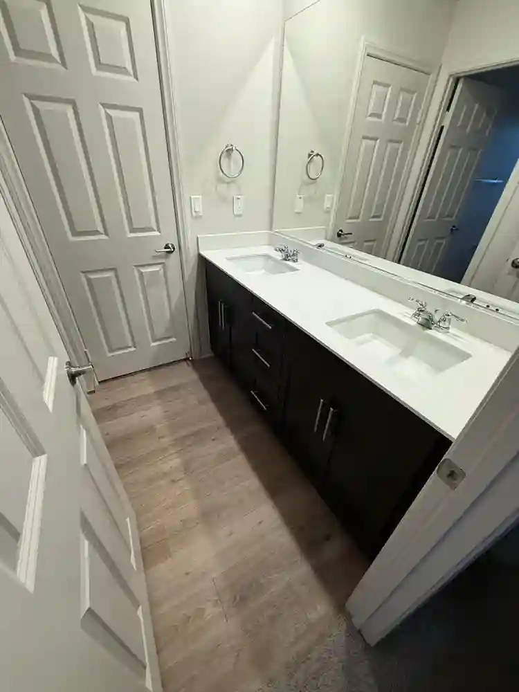 Own bed / bath in 2200sqft home!