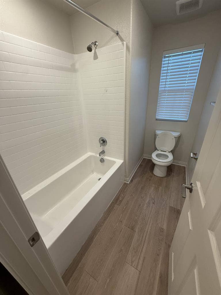 Own bed / bath in 2200sqft home!