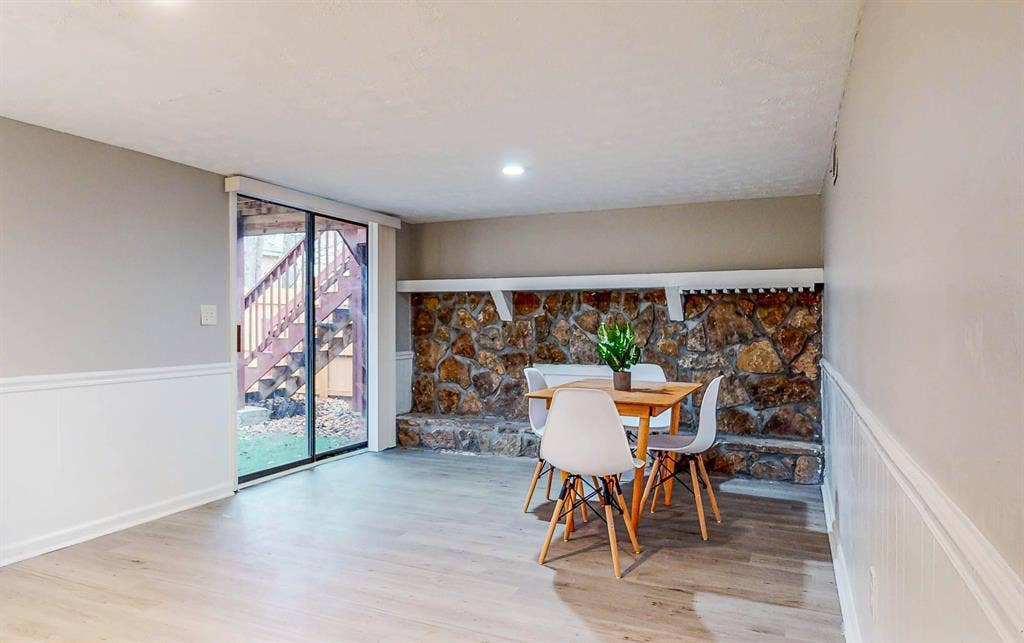 7 BR in Fairburn