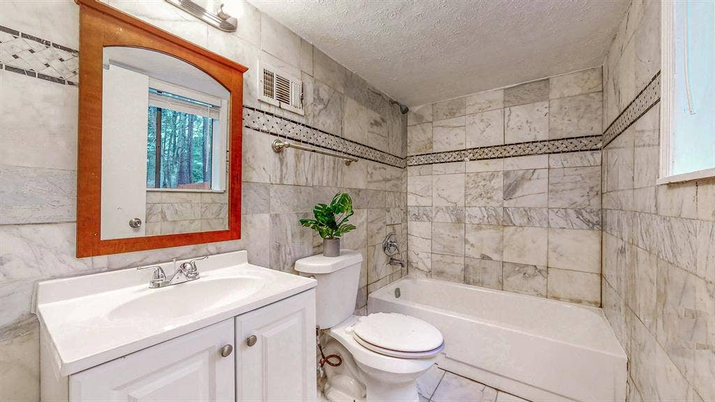 7 BR in Fairburn