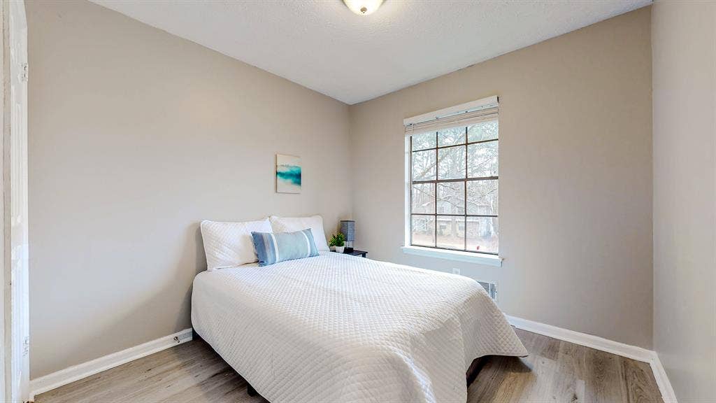 7 BR in Fairburn