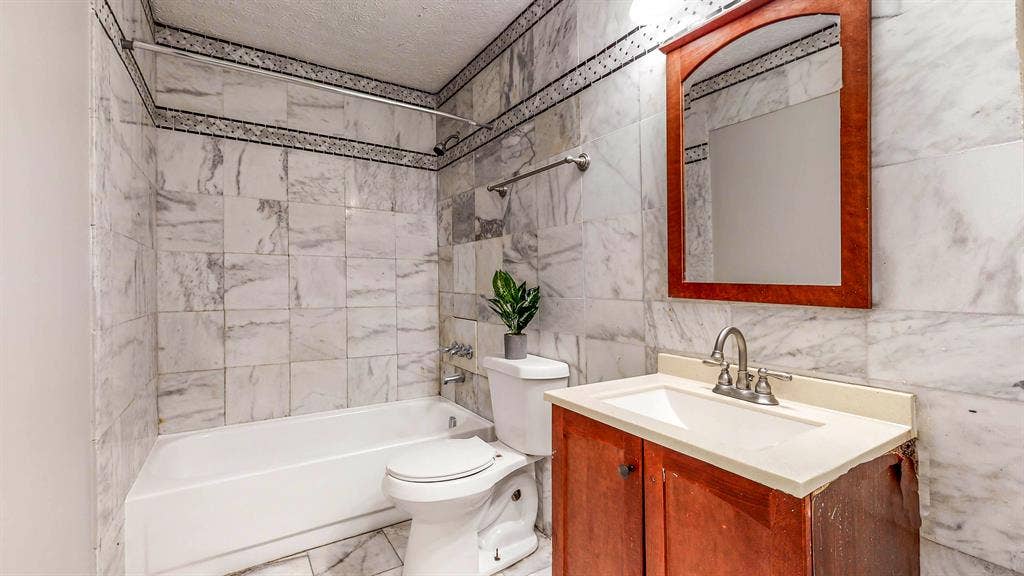 7 BR in Fairburn
