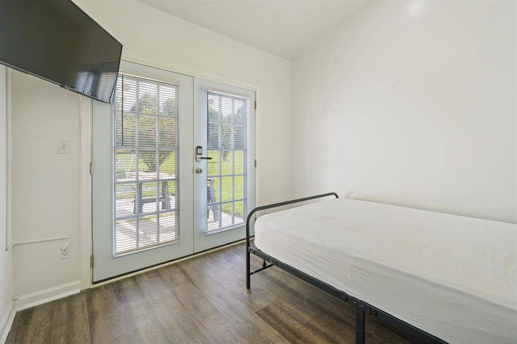 6 BR in College Park