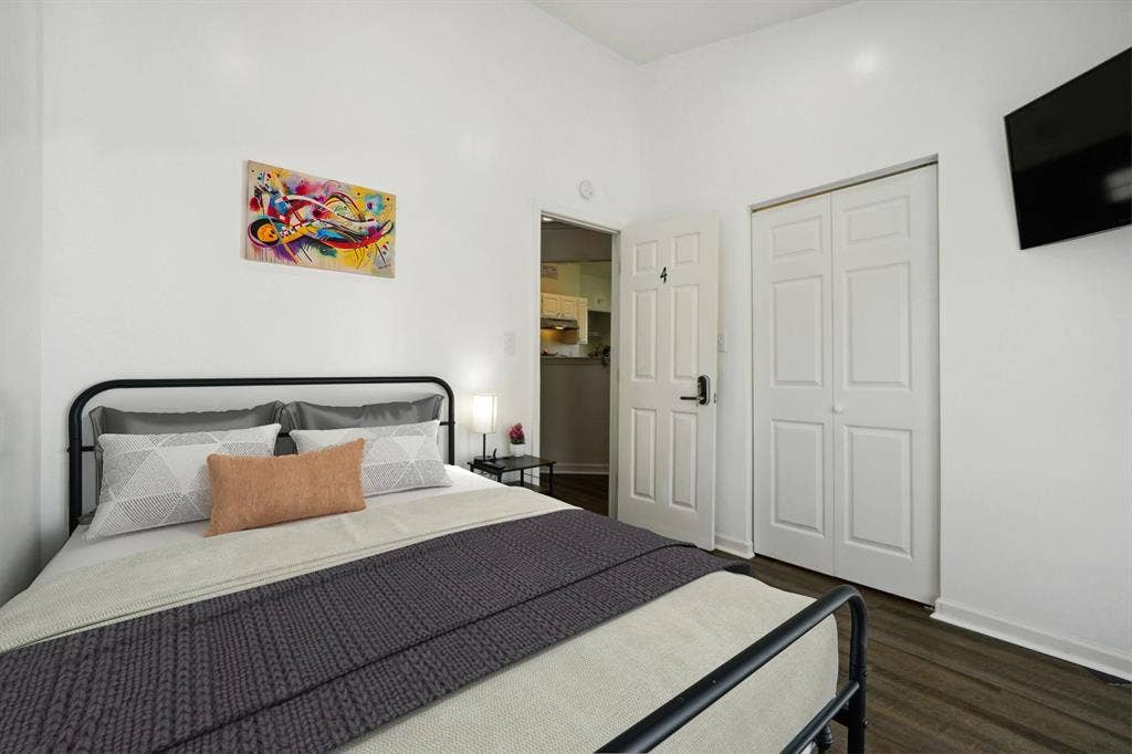 6 BR in College Park