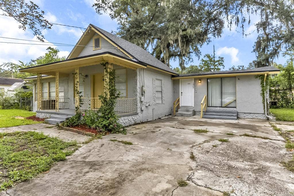 7 BR in Orange Park