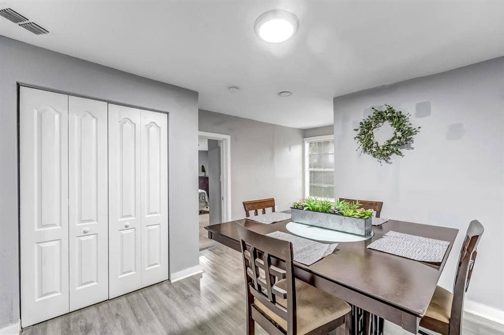 7 BR in Orange Park