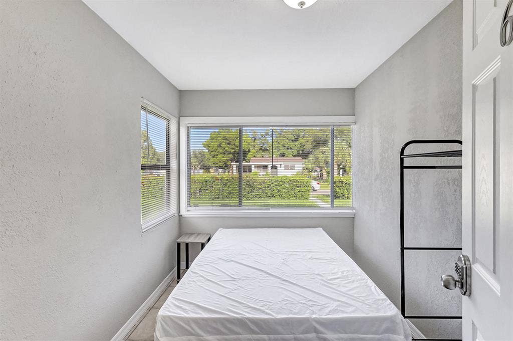 9 BR in St. Petersburg