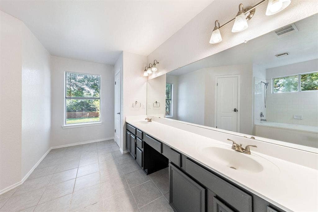8 BR in Round Rock