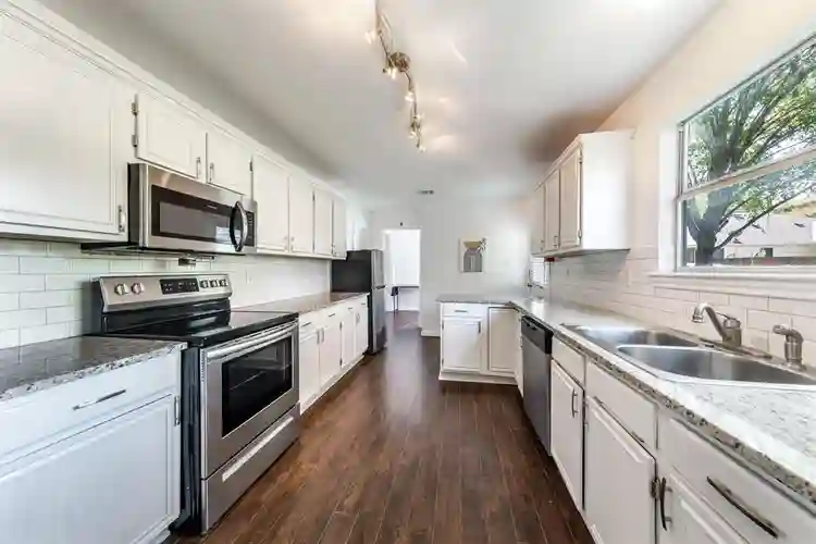 8 BR in Round Rock