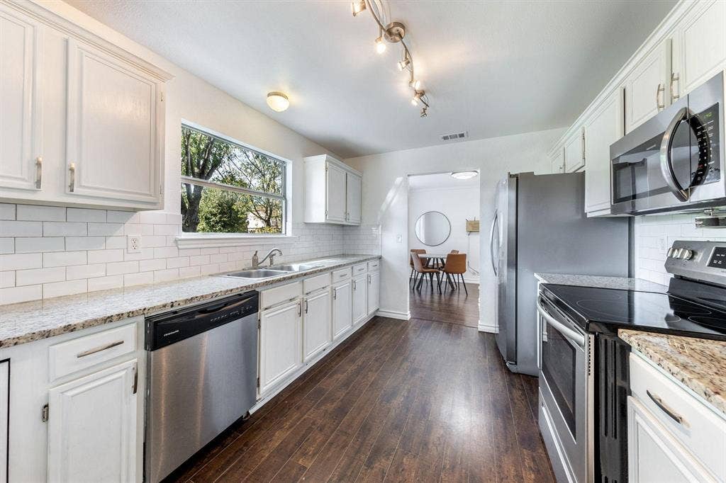8 BR in Round Rock