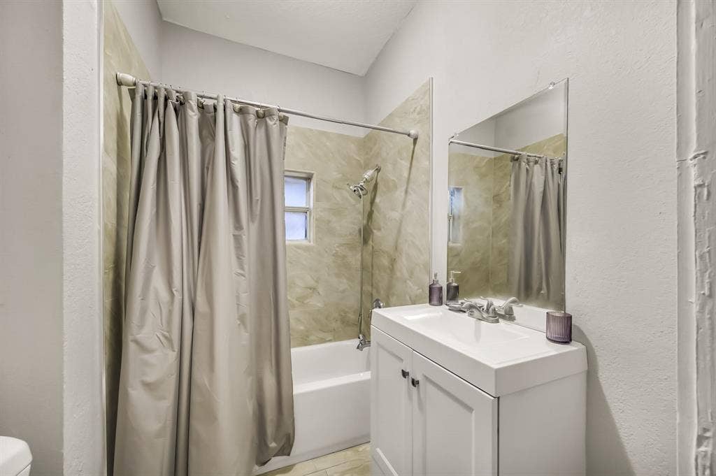7 BR in Seminole